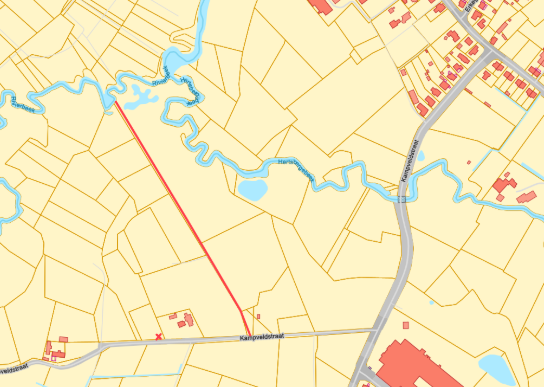 Kaart met Kampveldstraat, een rivier en omliggende percelen en gebouwen in een landelijke omgeving. (vergroot foto)